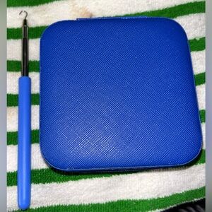 Blue Travel Jewelry Case and Bracelet Helper NIP (Buy now)